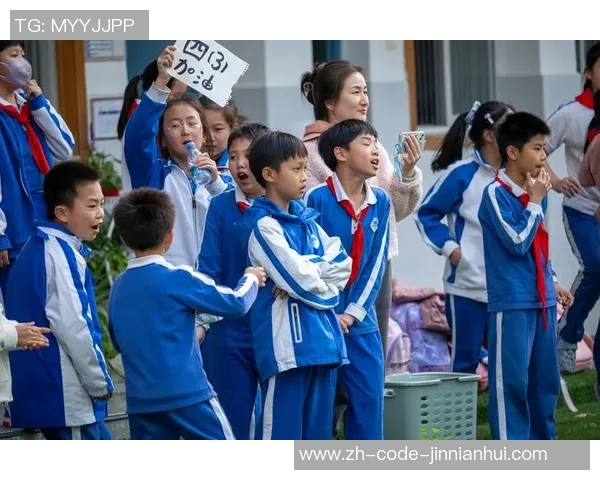 赵小燕足球之路：从青涩少女到绿茵场上的璀璨明星